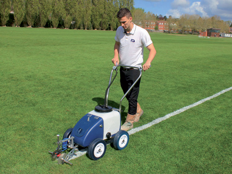veris italia macchinari per la cura del verde traccialinee per impianti sportivi