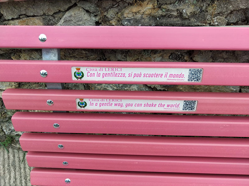 listello pvc riciclato veristello per panchine pubbliche arredi urbani colore rosa brevetto depositato veris codogno