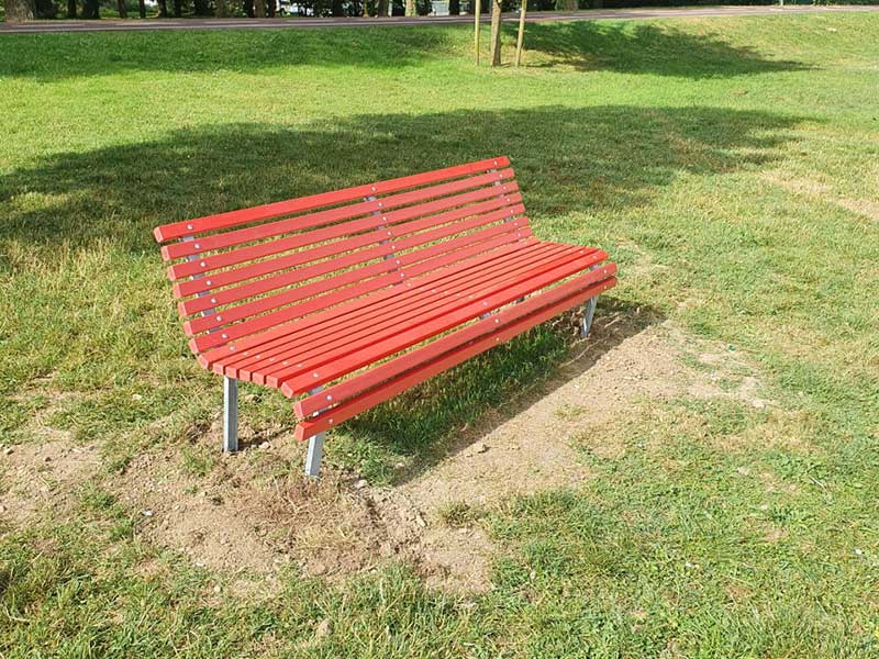 listello pvc riciclato veristello per panchine pubbliche arredi urbani colore rosso brevetto depositato veris codogno